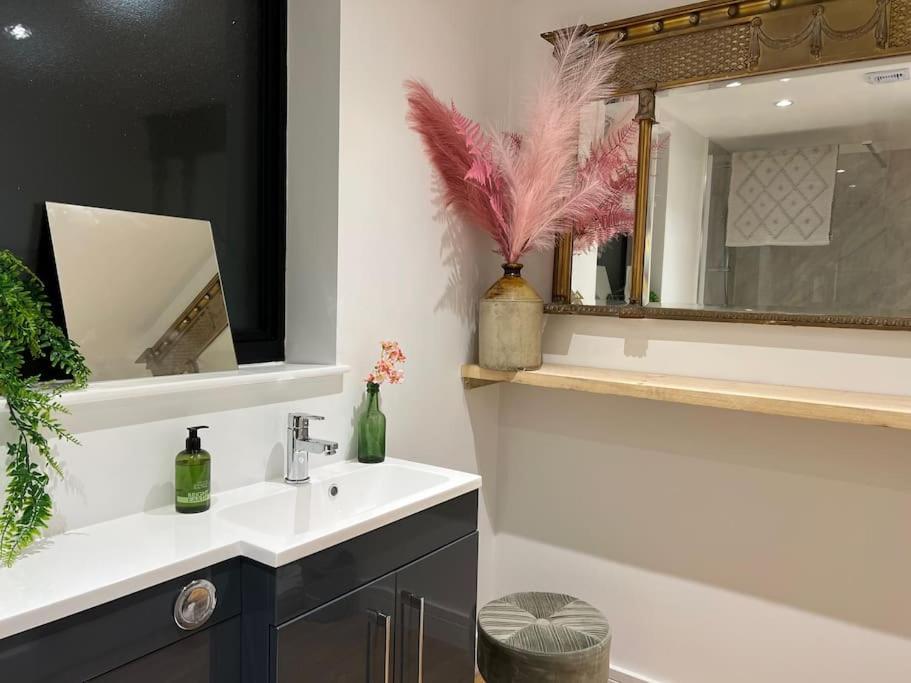 Villa Quirky, Luxury Hideaway Llanbrynmair Esterno foto